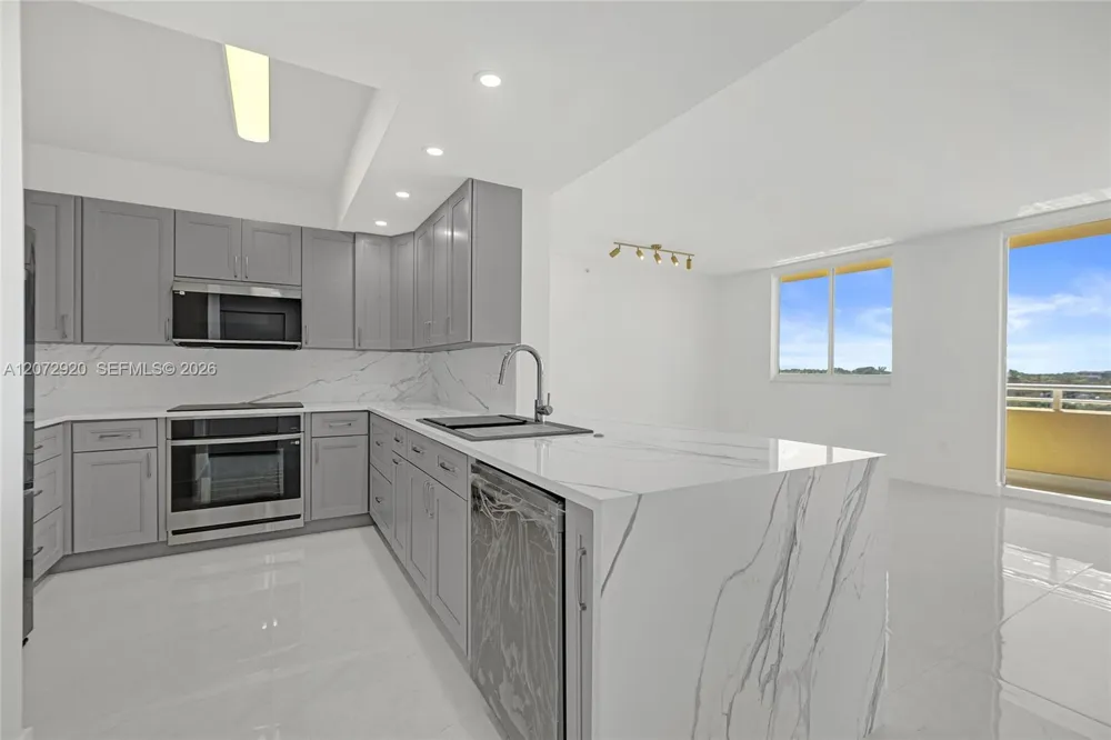 2775 NE 187th St #514 Aventura, FL 33180