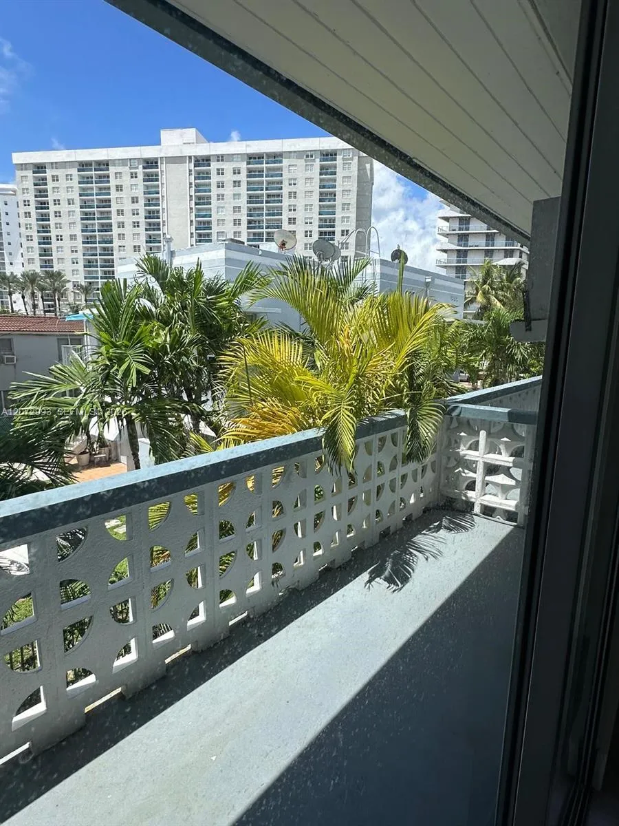 6805 Abbott Ave #8 Miami Beach, FL 33141