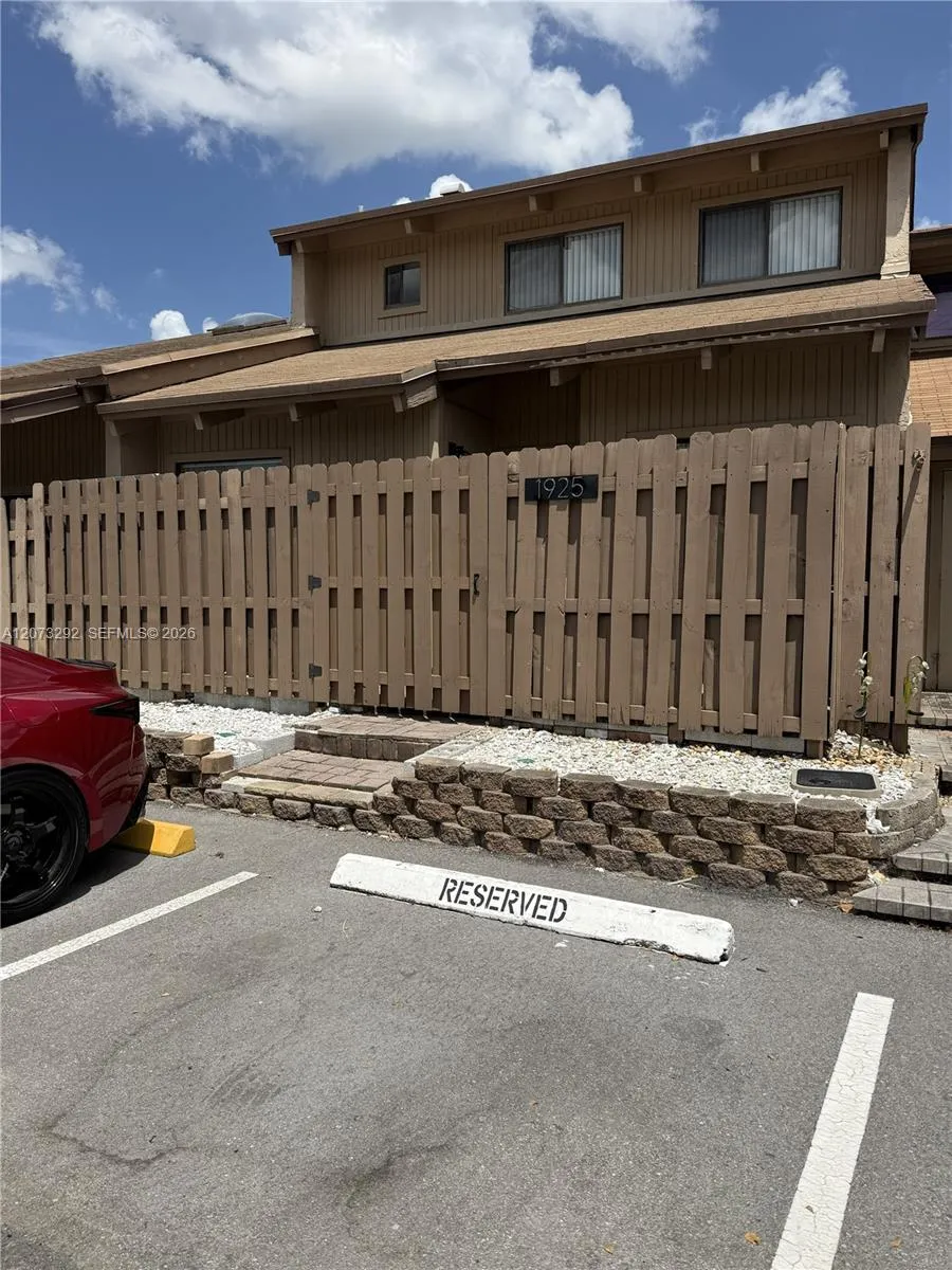 1925 SW 81st Ter Davie, FL 33324