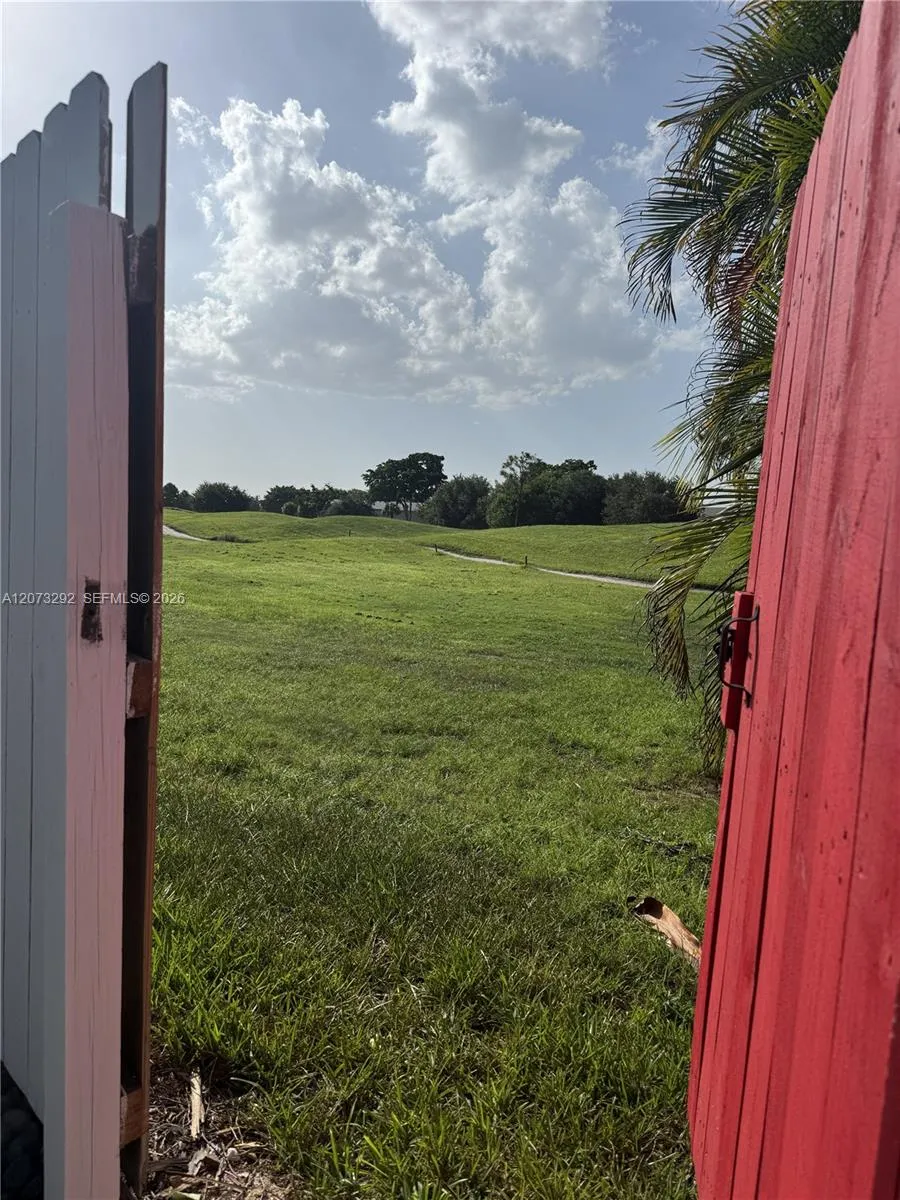 1925 SW 81st Ter Davie, FL 33324
