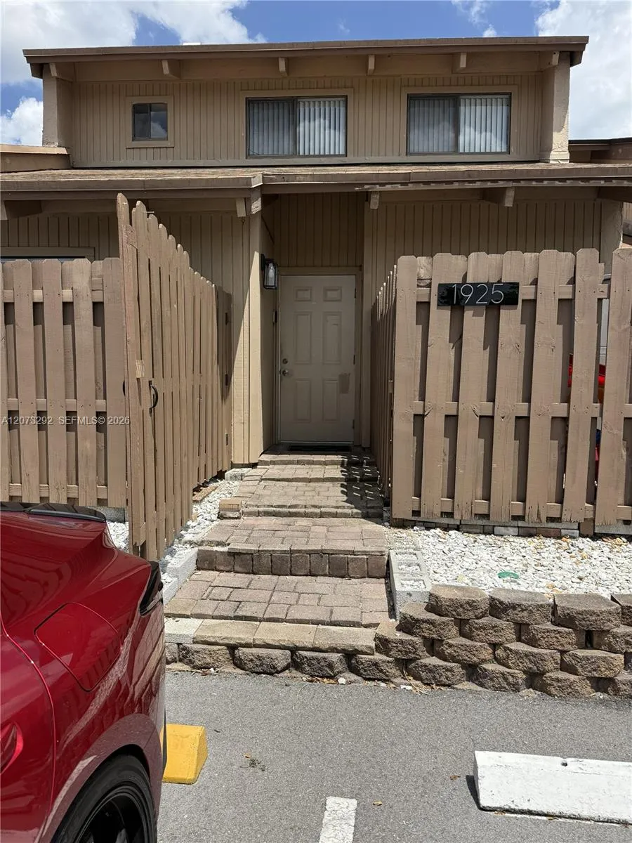 1925 SW 81st Ter Davie, FL 33324