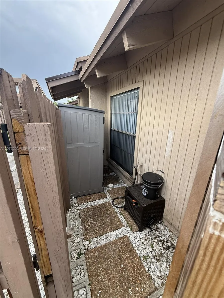 1925 SW 81st Ter Davie, FL 33324