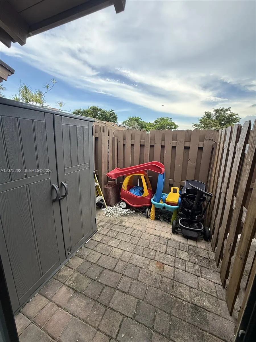 1925 SW 81st Ter Davie, FL 33324