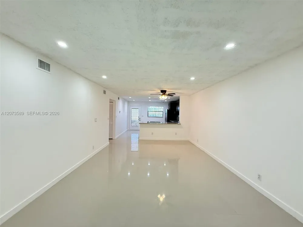 6095 Sabal Palm Blvd #103 Tamarac, FL 33319
