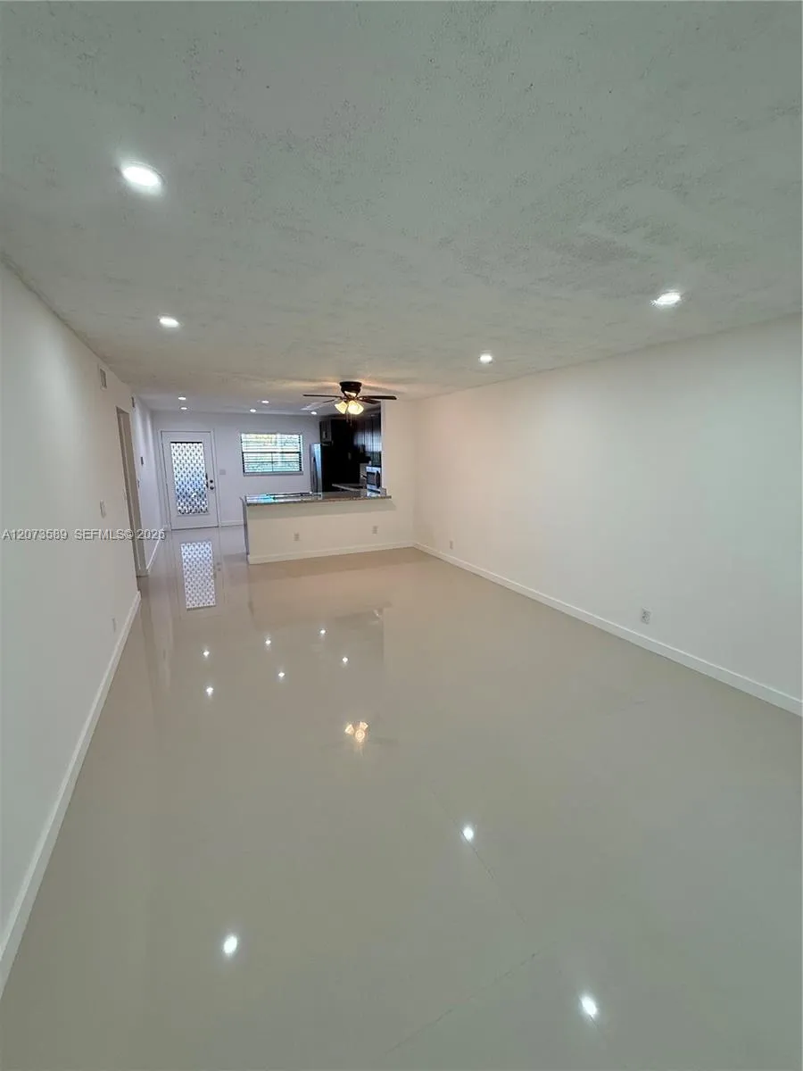 6095 Sabal Palm Blvd #103 Tamarac, FL 33319
