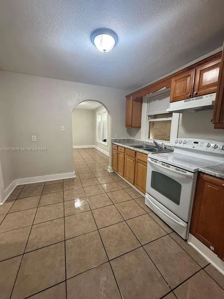 1971 Ella #A Jacksonville, FL 32209