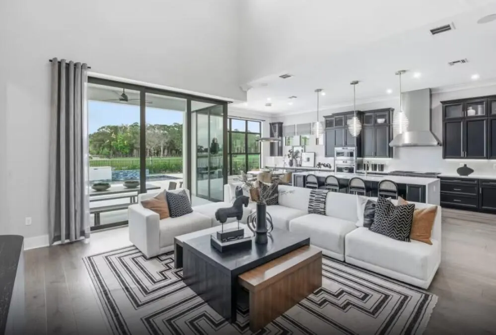 10132 Amara Ranch Drive #133 Livingston Lake Worth, FL 33449