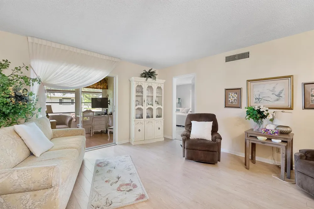 5661 SW 2nd Court #201 Margate, FL 33068