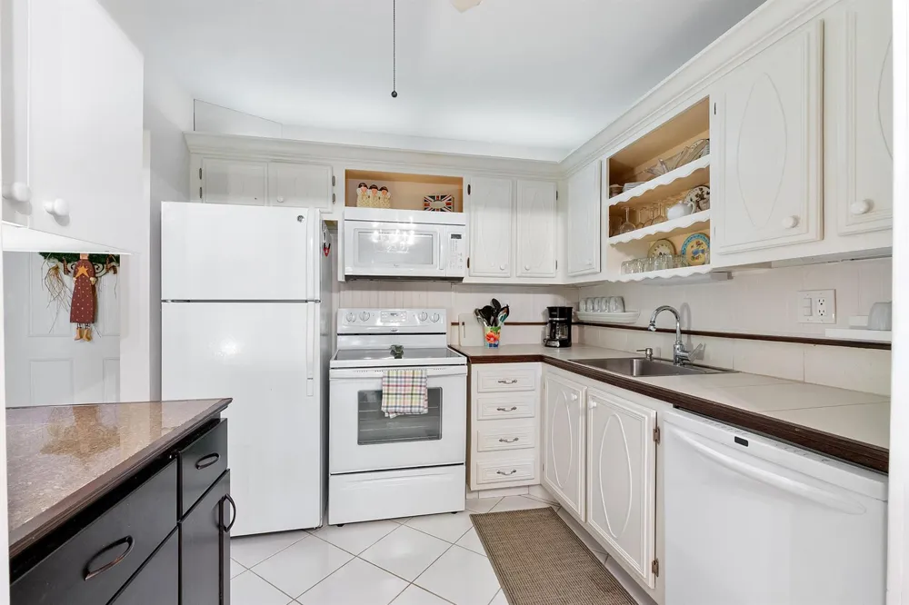 5661 SW 2nd Court #201 Margate, FL 33068