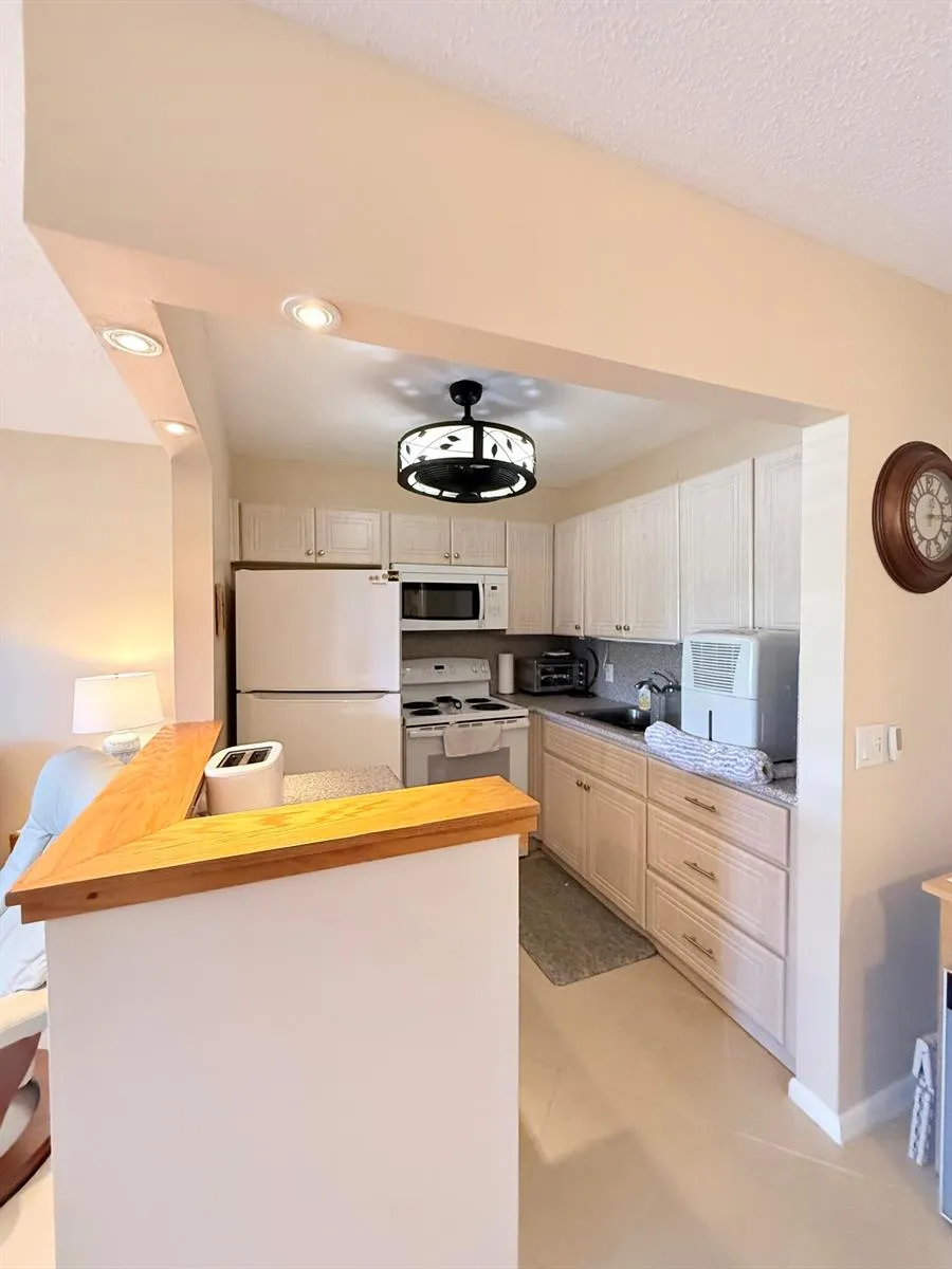 22 Markham A Deerfield Beach, FL 33442