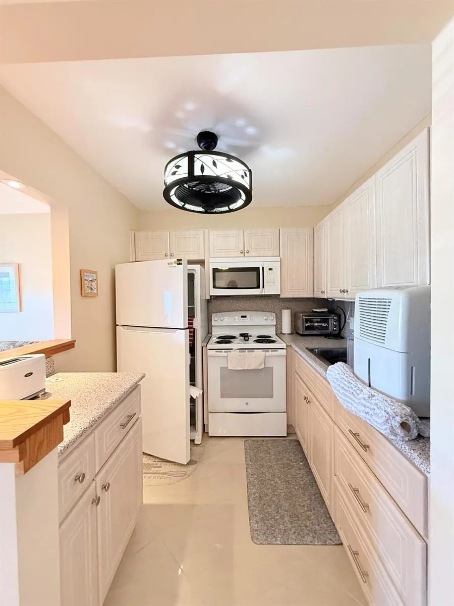22 Markham A Deerfield Beach, FL 33442