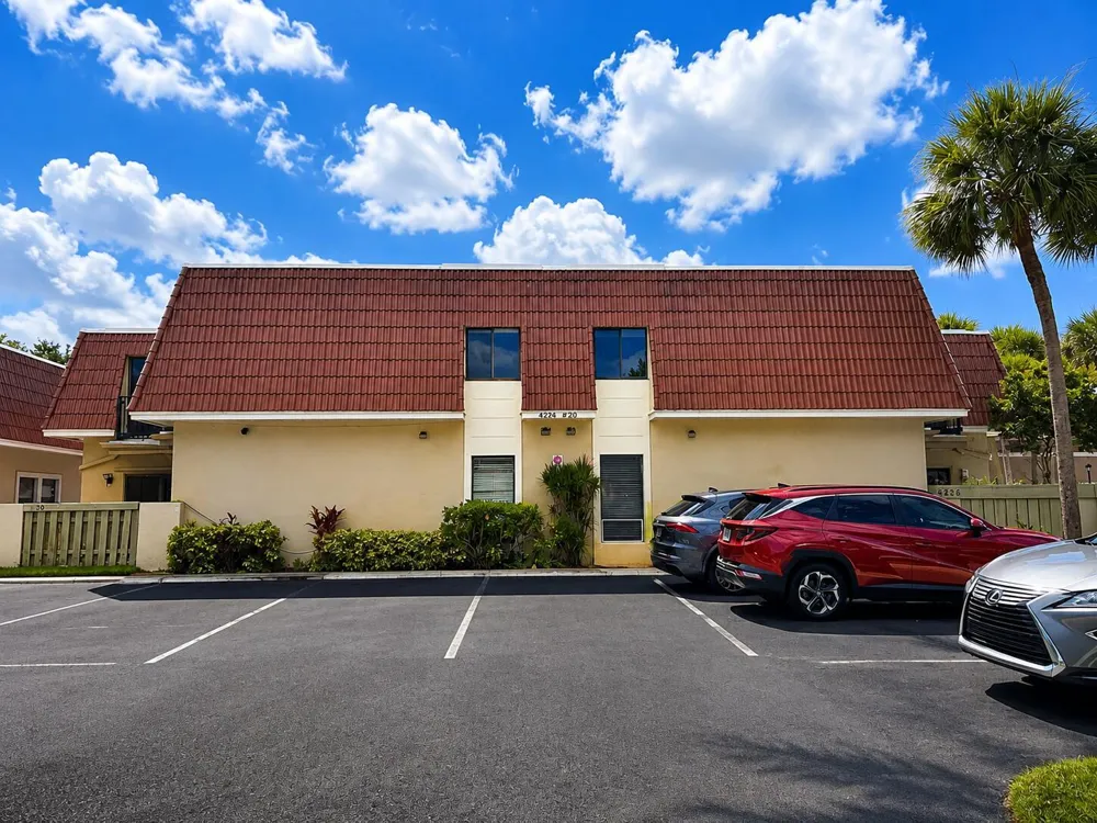 4226 NW 114TH TERRACE #26 Coral Springs, FL 33065