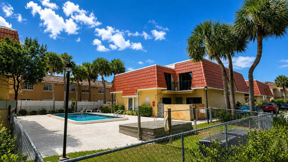 4226 NW 114TH TERRACE #26 Coral Springs, FL 33065