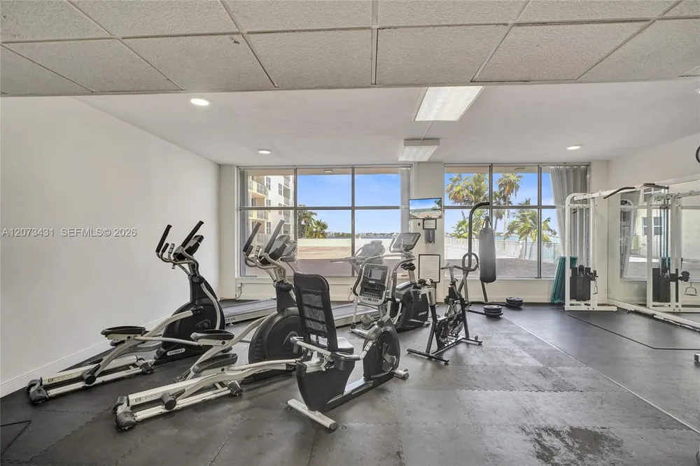 10350 W Bay Harbor Dr #3G Bay Harbor Islands, FL 33154