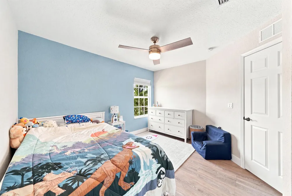 9747 Darlington Place Cooper City, FL 33328