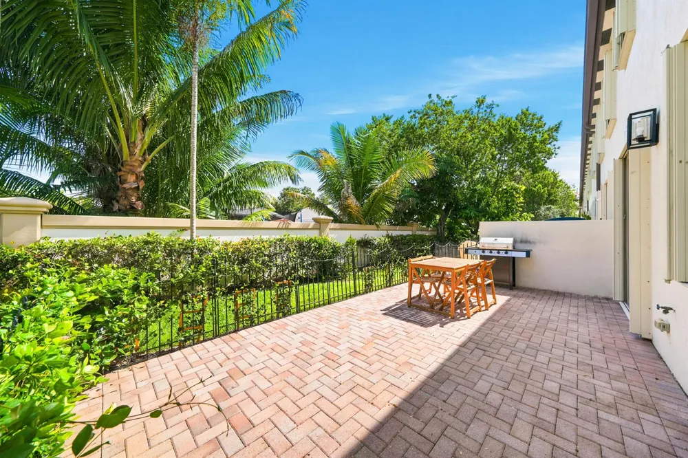 9747 Darlington Place Cooper City, FL 33328
