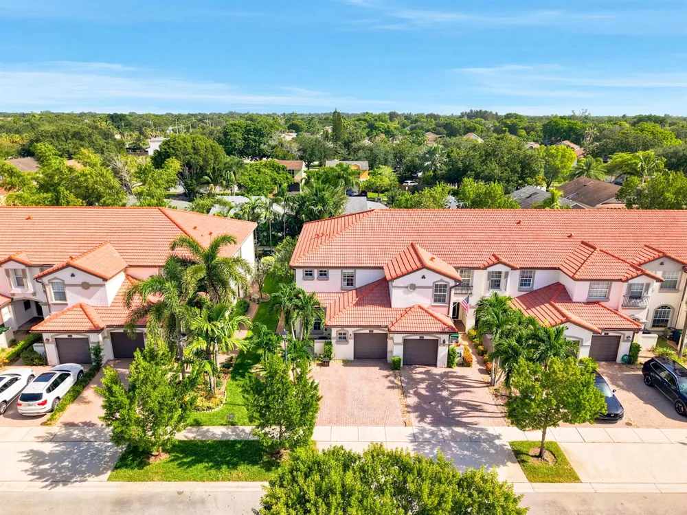 9747 Darlington Place Cooper City, FL 33328