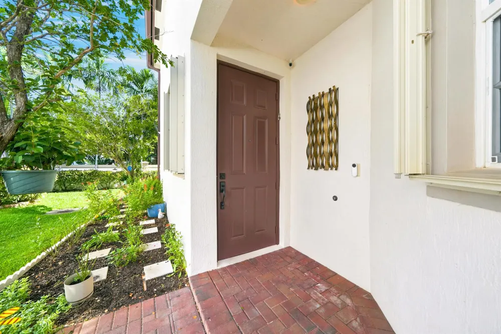 9747 Darlington Place Cooper City, FL 33328