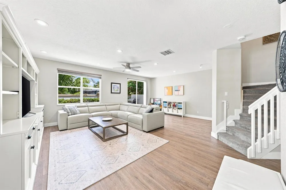 9747 Darlington Place Cooper City, FL 33328