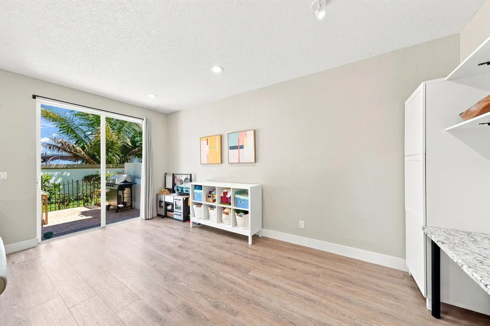 9747 Darlington Place Cooper City, FL 33328
