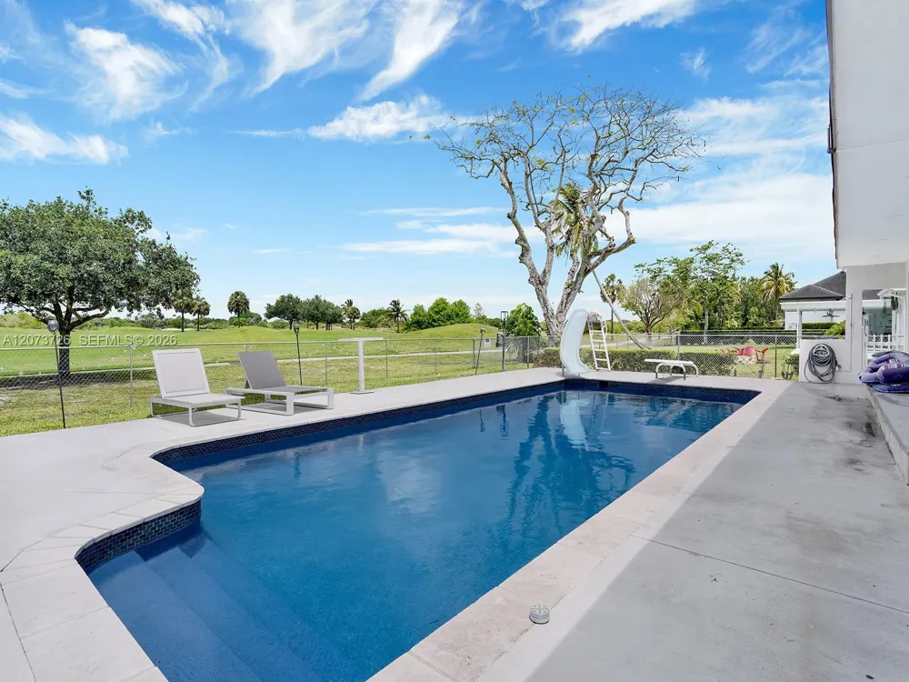 621 E Tropical Way Plantation, FL 33317