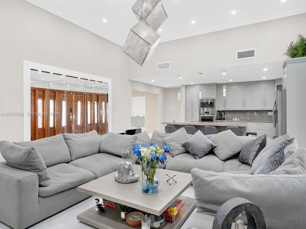 621 E Tropical Way Plantation, FL 33317