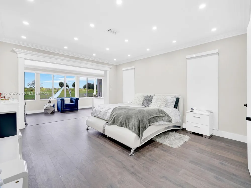621 E Tropical Way Plantation, FL 33317