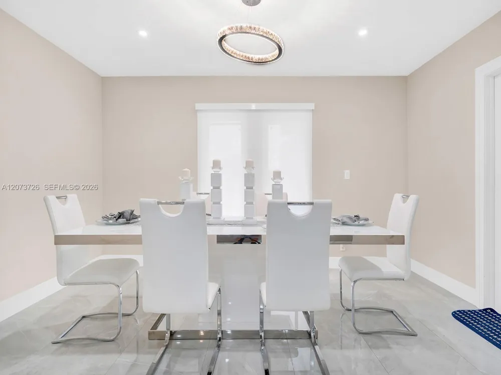 621 E Tropical Way Plantation, FL 33317