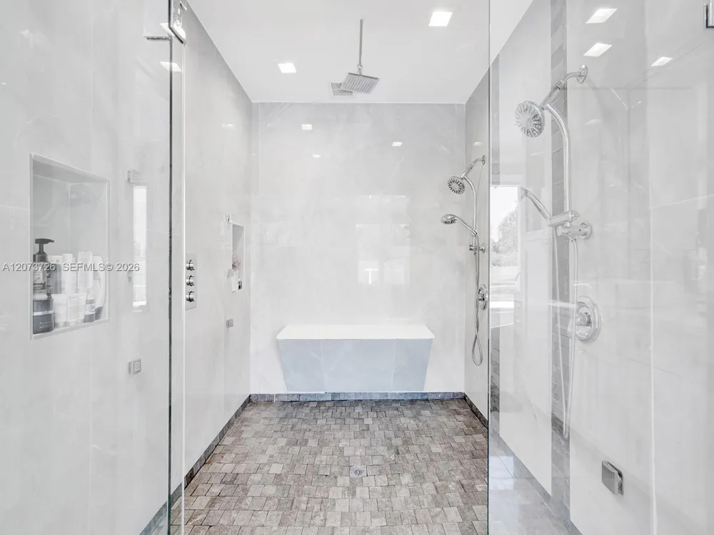 621 E Tropical Way Plantation, FL 33317