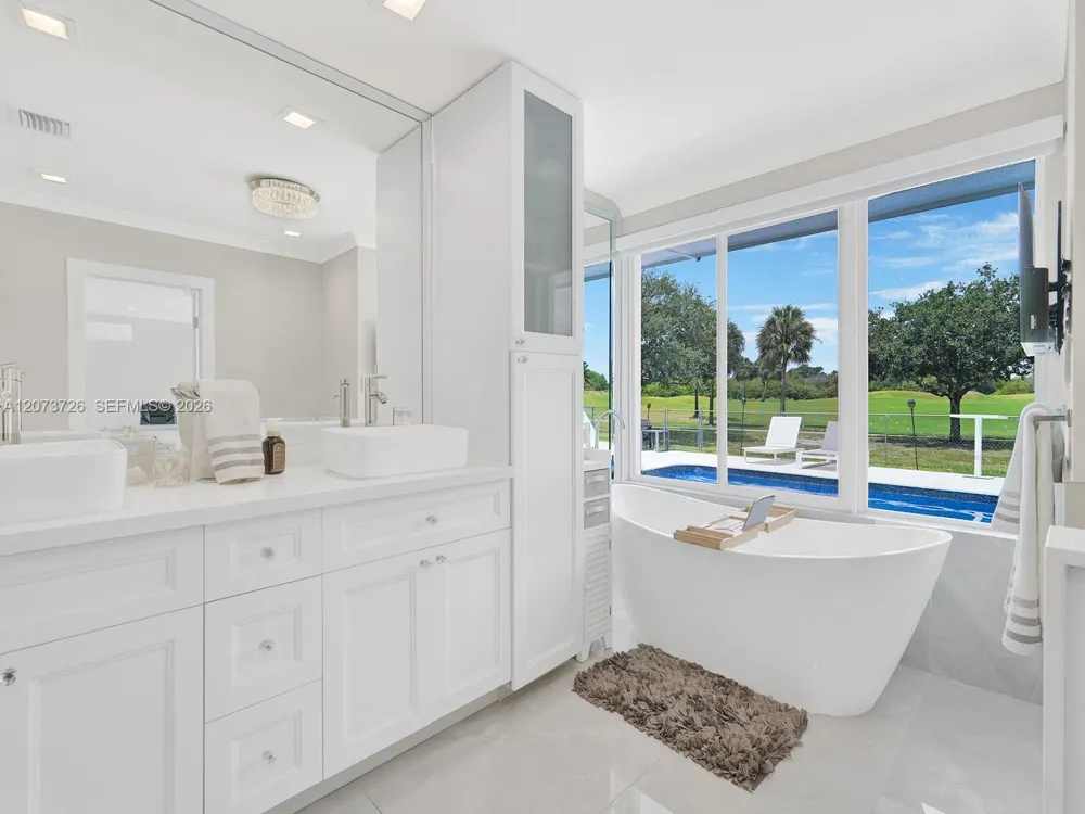 621 E Tropical Way Plantation, FL 33317
