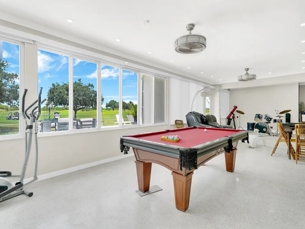 621 E Tropical Way Plantation, FL 33317