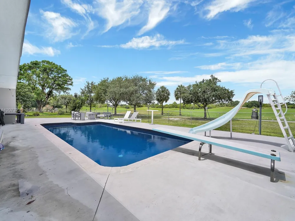 621 E Tropical Way Plantation, FL 33317