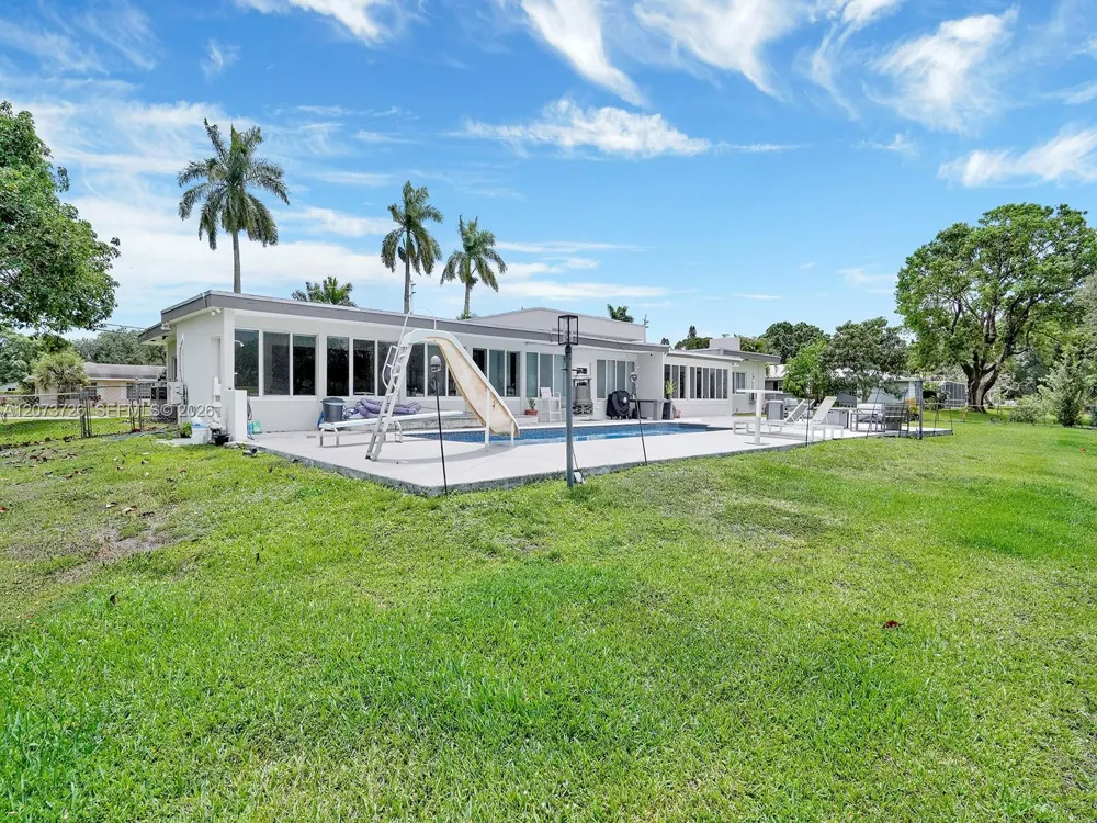 621 E Tropical Way Plantation, FL 33317
