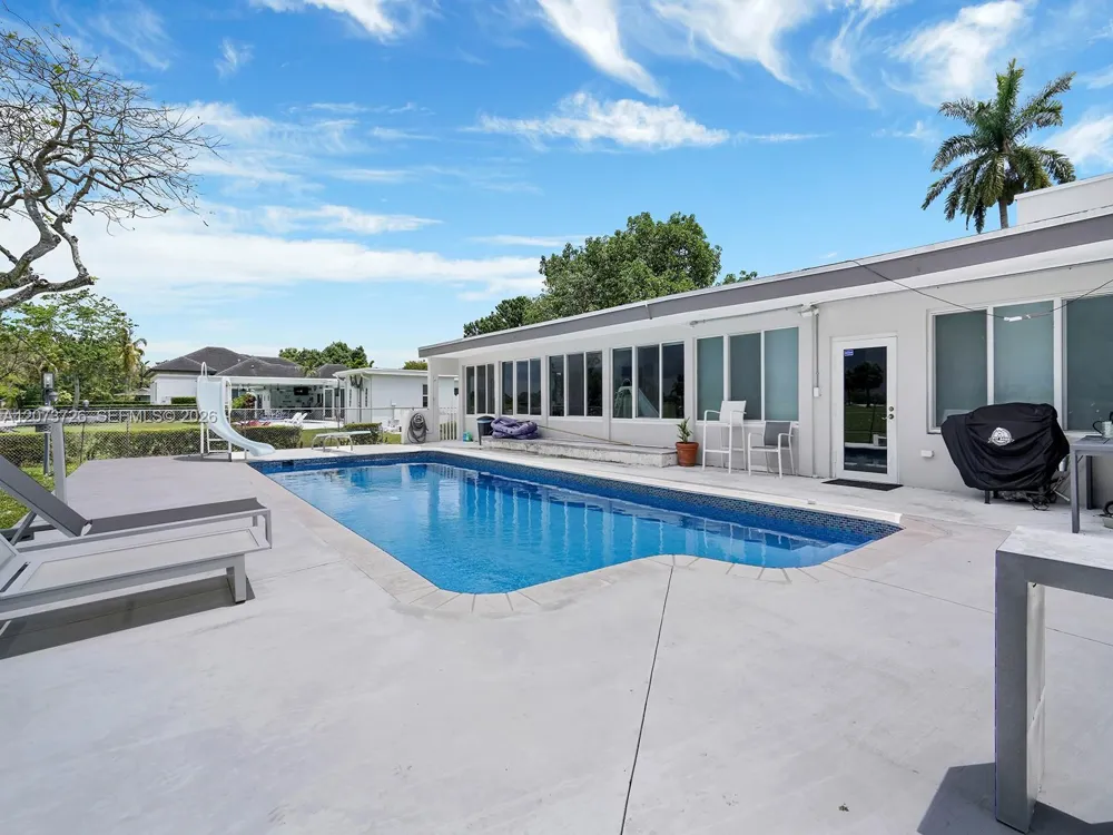 621 E Tropical Way Plantation, FL 33317