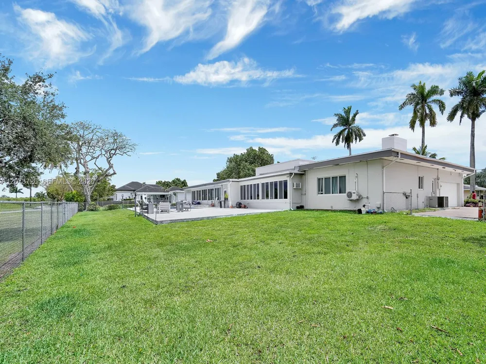 621 E Tropical Way Plantation, FL 33317