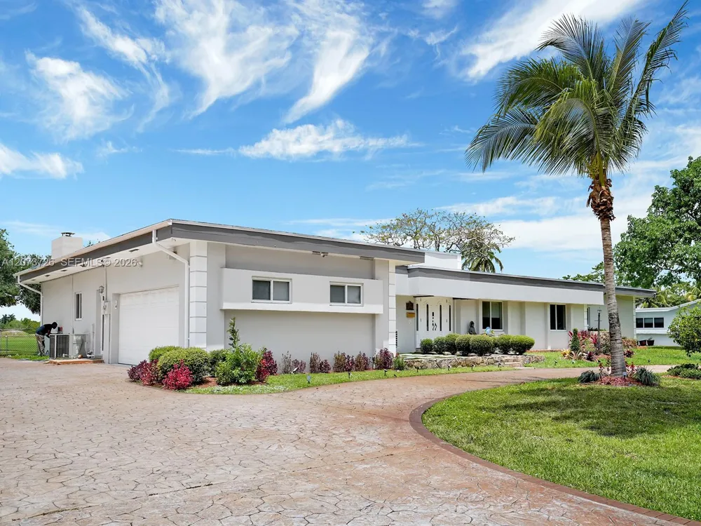 621 E Tropical Way Plantation, FL 33317