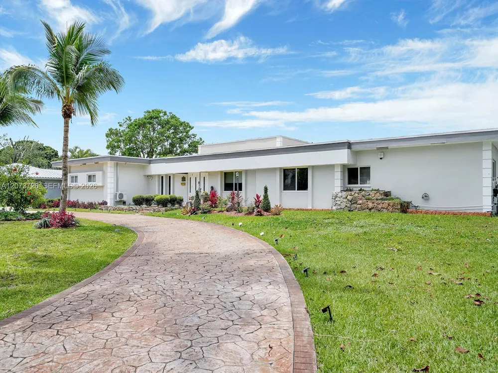 621 E Tropical Way Plantation, FL 33317