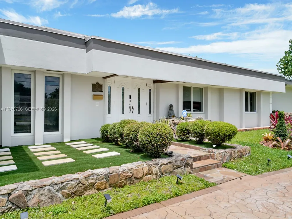 621 E Tropical Way Plantation, FL 33317