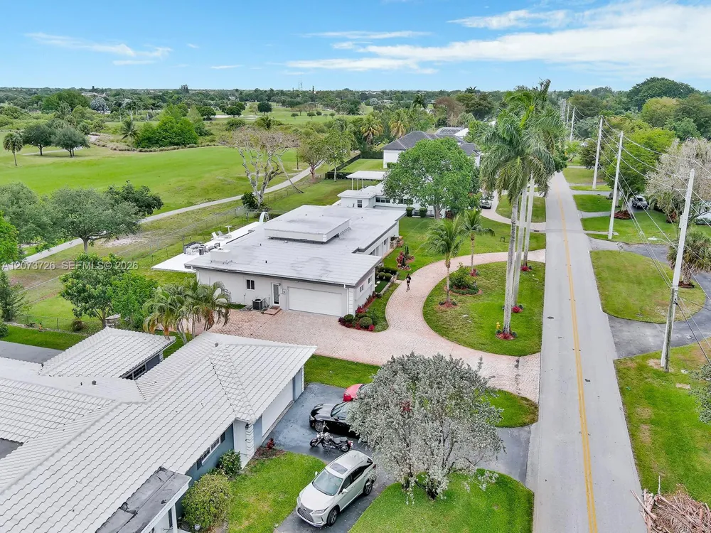 621 E Tropical Way Plantation, FL 33317