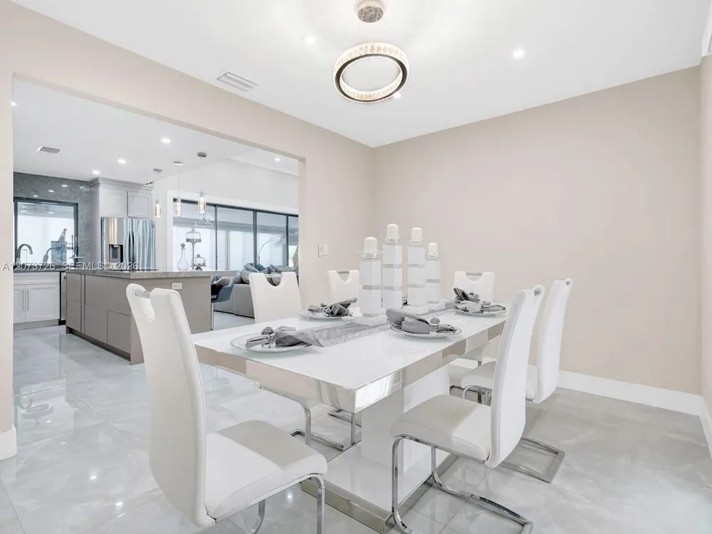 621 E Tropical Way Plantation, FL 33317