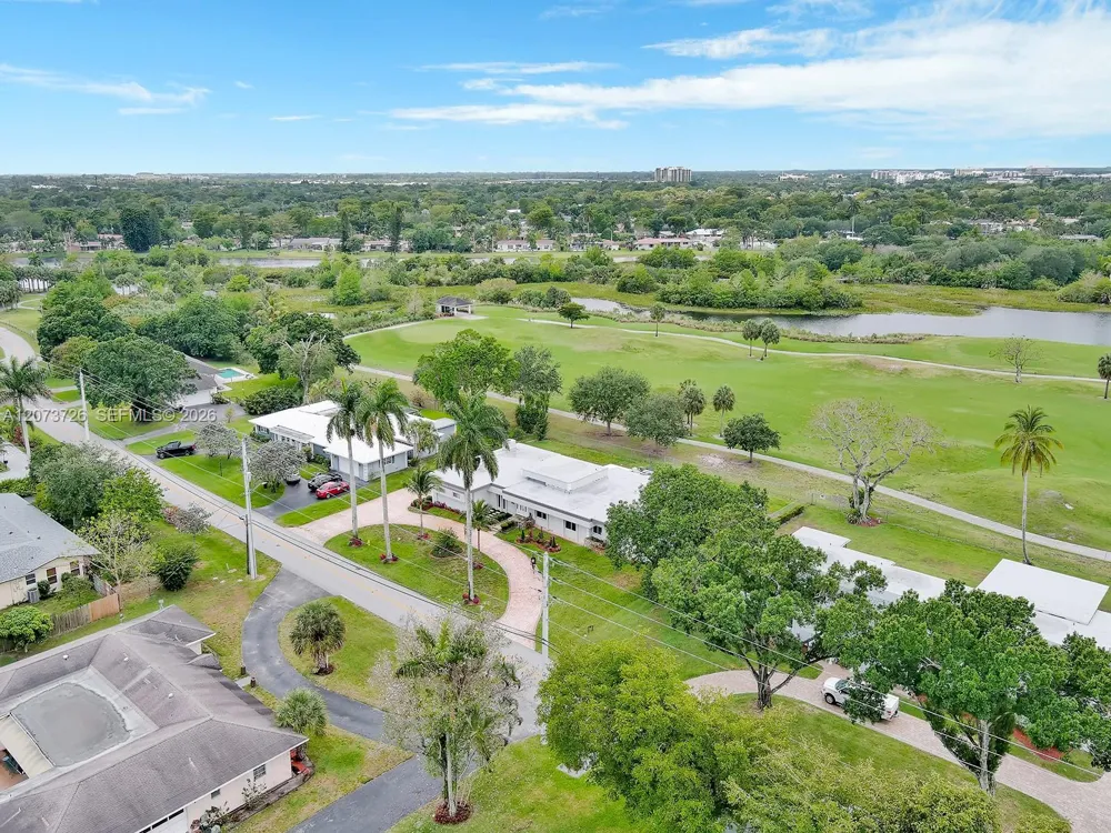 621 E Tropical Way Plantation, FL 33317