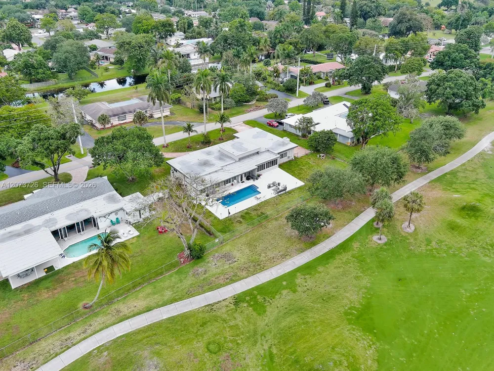 621 E Tropical Way Plantation, FL 33317