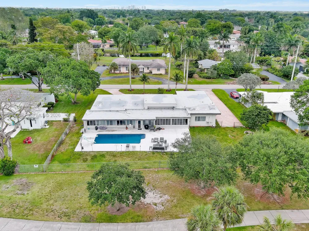 621 E Tropical Way Plantation, FL 33317