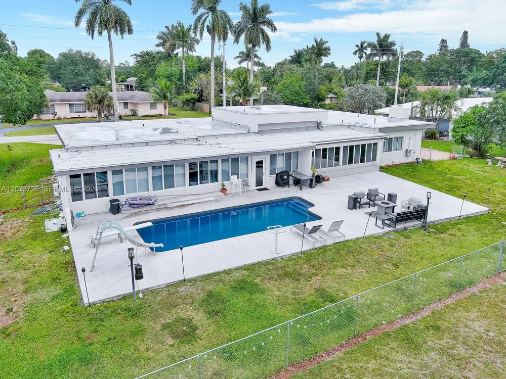 621 E Tropical Way Plantation, FL 33317