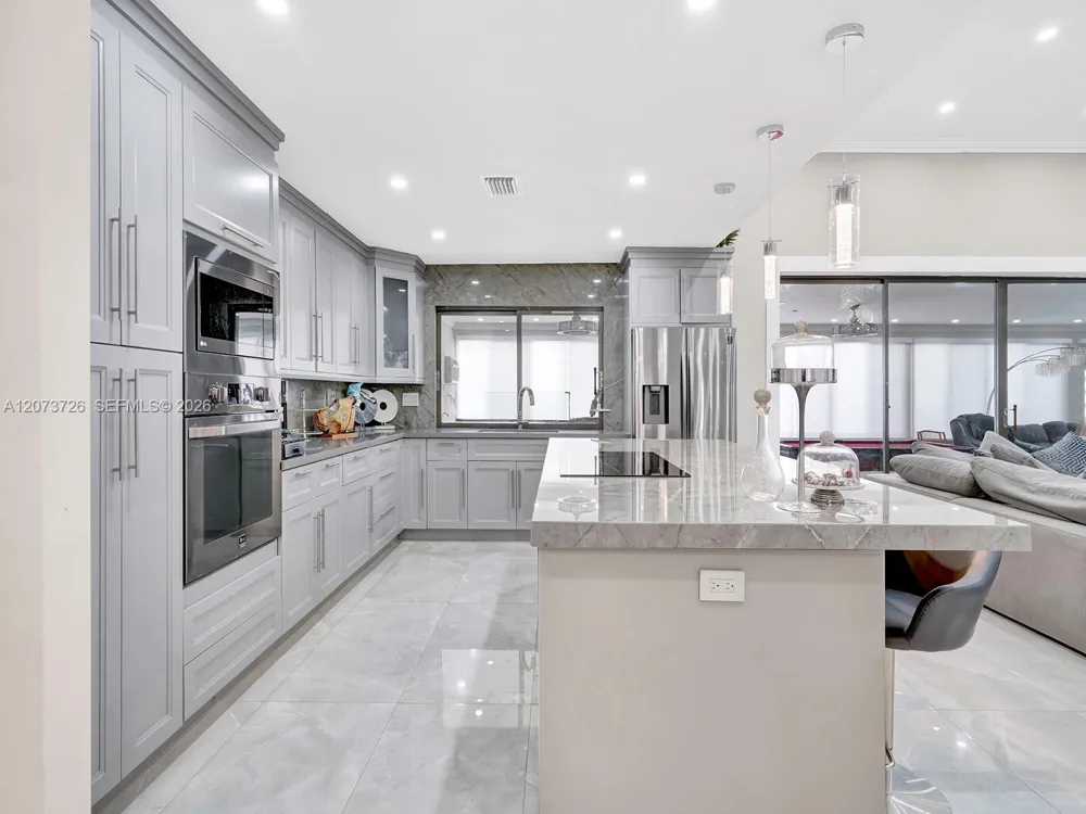 621 E Tropical Way Plantation, FL 33317