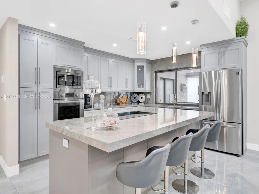 621 E Tropical Way Plantation, FL 33317