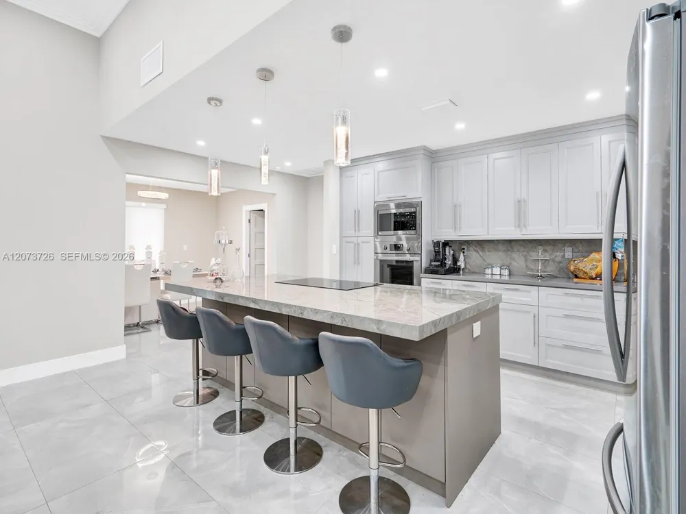621 E Tropical Way Plantation, FL 33317