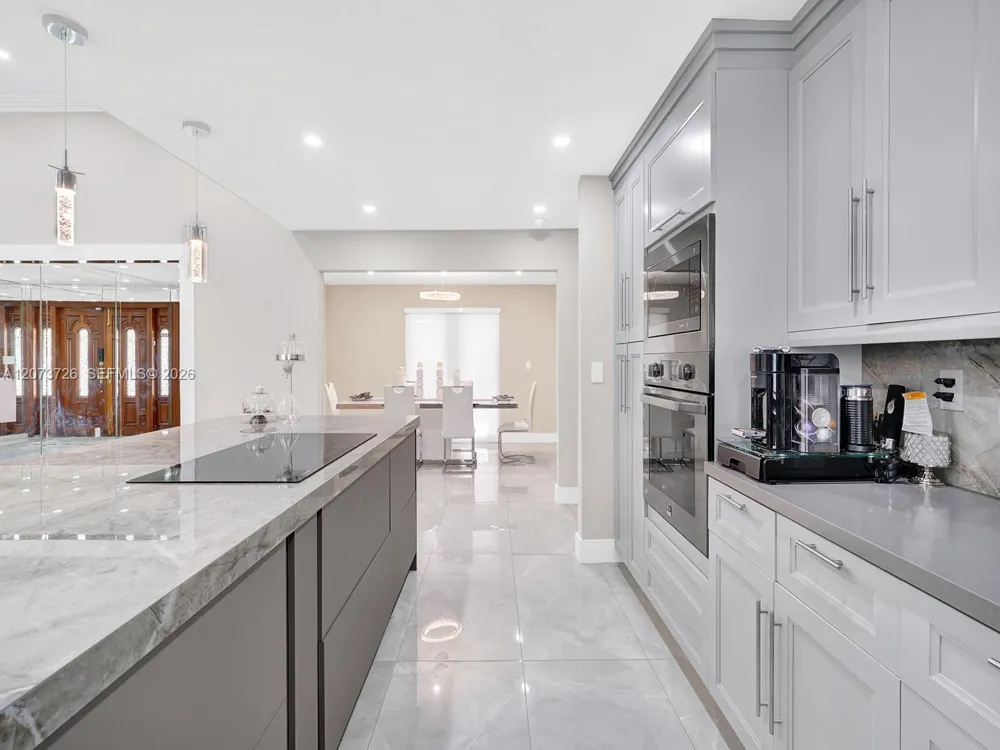 621 E Tropical Way Plantation, FL 33317