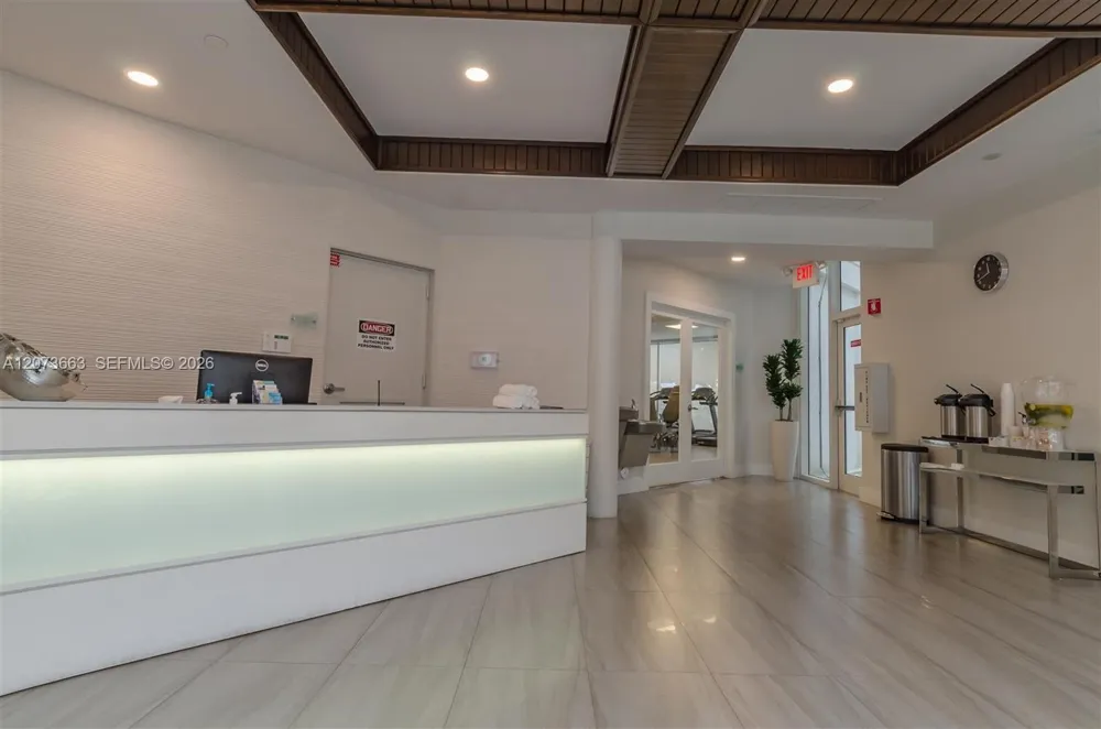 20281 E Country Club Dr #404 Aventura, FL 33180