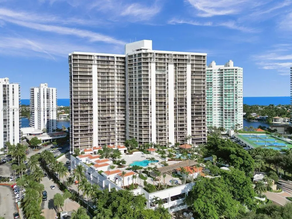 20281 E Country Club Dr #404 Aventura, FL 33180